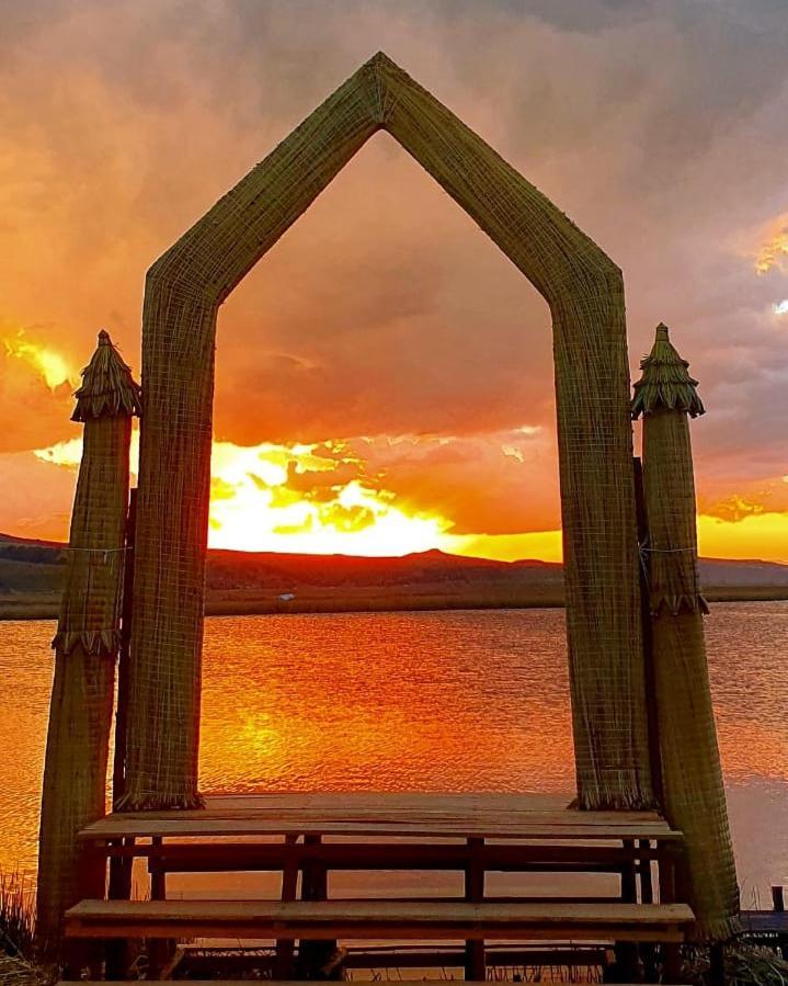 Uros Kay Pacha Lodge Puno Exteriör bild